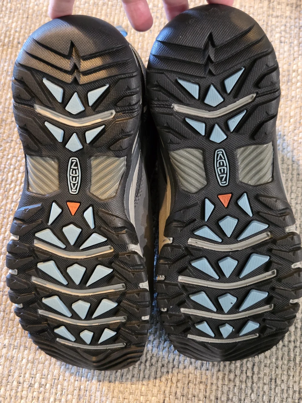 KEEN WOMENS HIKING BOOTS